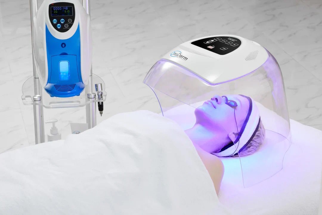 O2 and LED therapy facial